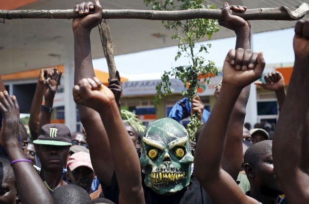 Столкновения в столице страны Бужумбуре начались в ночь с субботы на воскресенье