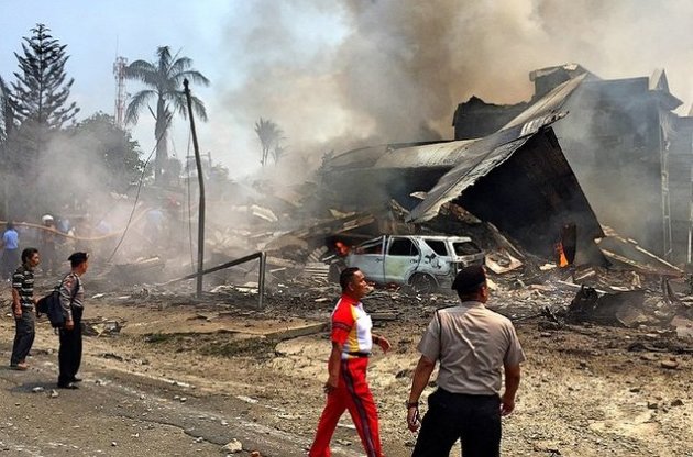 Кількість жертв катастрофи військового літака в Індонезії сягнула 142 осіб