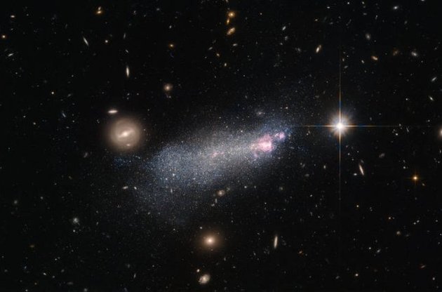 Hubble запечатлел галактику с умирающими мега звездами