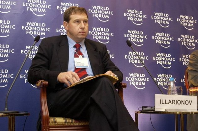 Ілларіонов підкреслив, що під час військових дій були звільнені Слов'янськ та Краматорськ, а під час мирних переговорів були здані Дебальцеве і Донецький аеропорт