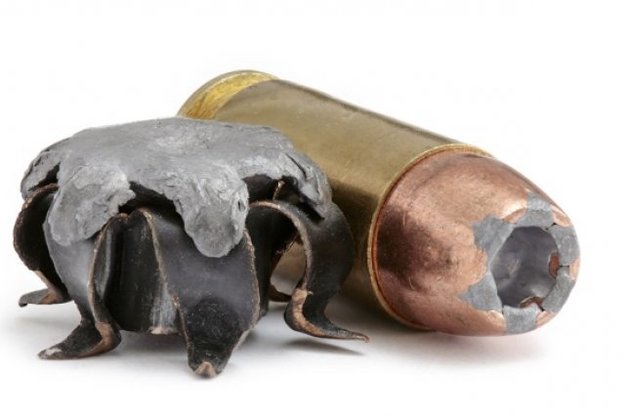 Експансивні та розривні кулі відрізняються від звичайних більш сильним зупиняючим впливом на противника