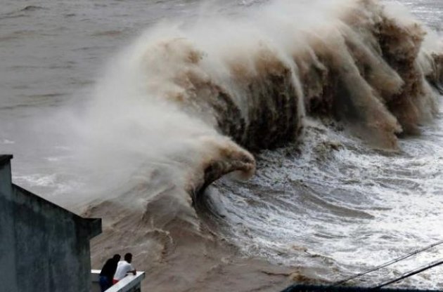Через сильний вітер і дощ в аеропортах Шанхая скасовані сотні рейсів