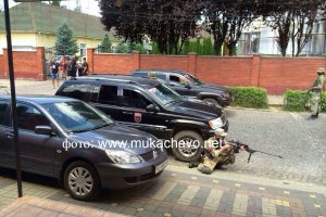 В интернете появились записи с камер наблюдения перестрелки в Мукачево