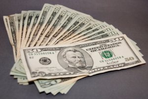 НБУ опустил официальный курс гривни до 21,97 грн/доллар