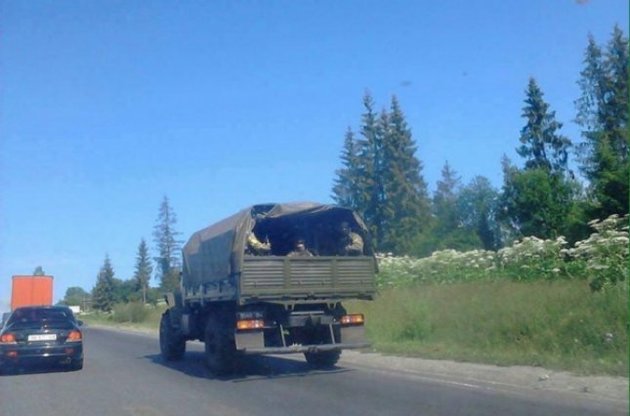 Представники ОБСЄ зафіксували військовий конвой з 11 БТР, двох військових вантажівок із солдатами і одного бензовоза