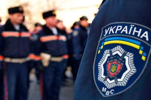 Во Львове на входе в райотдел МВД на растяжке подорвался милиционер