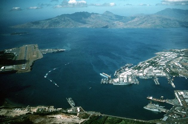 База Субик-Бэй расположена в 270 км от атолла Скарборо Шол, который Китай захватил у Филиппин в 2012 году