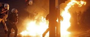 Противники мер жесткой экономии устроили беспорядки в центре Афин