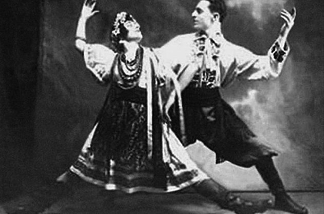 Петро Лещенко і його перша дружина Жені Закітт танцюють український танець