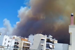 Біля Афін спалахнула велика пожежа: військові евакуюють цілі села