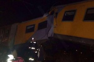 Понад 300 людей постраждали при зіткненні поїздів у ПАР