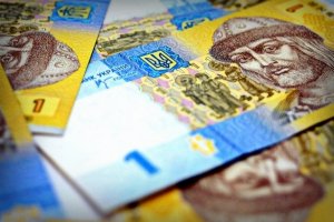 НБУ снова ослабил курс гривни ниже 22 грн/$