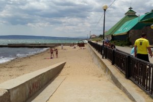Середина літа в Криму: порожні пляжі та кафе