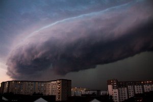 Польські фотографи зняли страшну грозову бурю над Варшавою