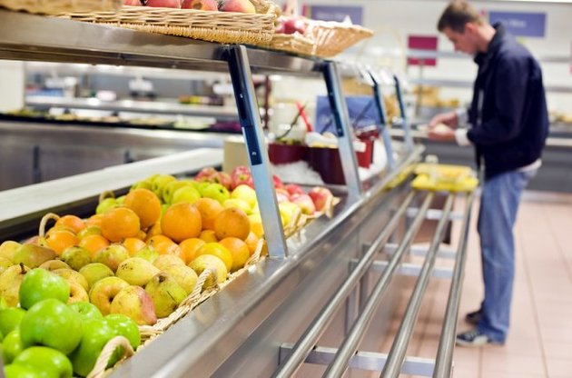 В России поедание санкционных продуктов станет уголовным делом