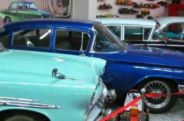 Ретро автомобілі в музеї "Фаетон"