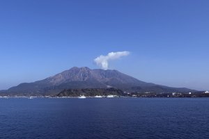 Через збільшенння активності японського вулкана Сакурадзима почалася евакуація населення