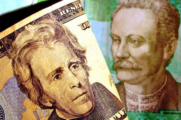 НБУ опустив офіційний курс гривні до 21,76 грн/долар
