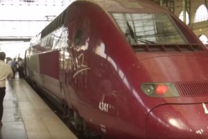 Во Франции злоумышленник устроил стрельбу в поезде: есть пострадавшие