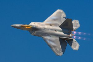 США вперше розмістили в Європі винищувачі п'ятого покоління F-22 Raptor