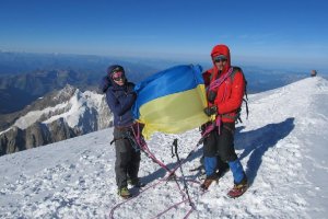 Альпинисты подняли флаг Украины на Монблане