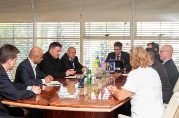 В кінці вересня в Україну прибудуть 10 техаських рейнджерів, які почнуть відбір і навчання 25 співробітників спецпідрозділу МВС «Сокіл»