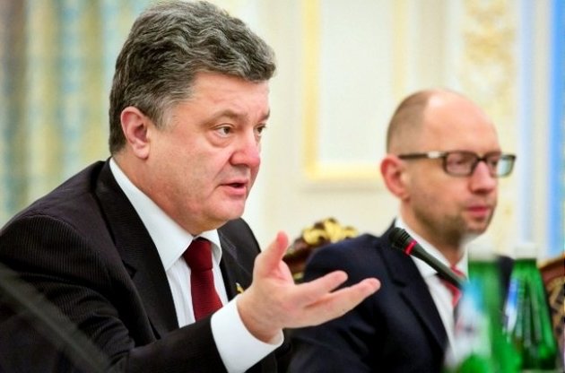 Яценюк и Порошенко проведут заседание Кабмина по повышению соцстандартов и возврату денег Януковича