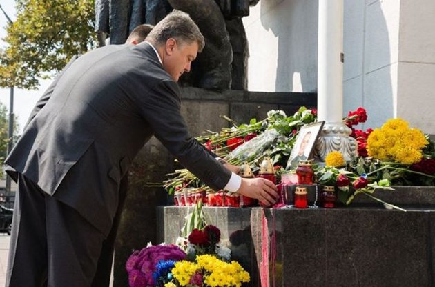 Порошенко посмертно наградил погибших под стенами Верховной Рады бойцов