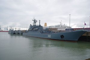 Российские корабли в экономической зоне Литвы приказали изменить курс гражданским судам