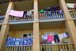 Не помічати — простіше. Влада перевірить переселенців