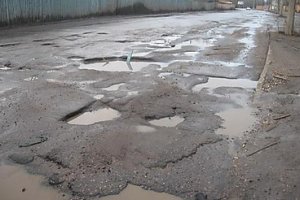 Порошенко підписав закон про фінансування ремонту доріг з митних зборів у 4 областях