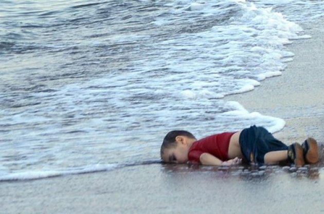 Трирічний Алан Курді з Сирії, потонув поблизу Греції