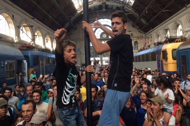 Около 120 тысяч беженцев распределят по странам ЕС