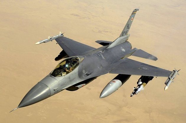 Ирак впервые нанес авиаудары по позициям ИГИЛ с американских самолетов F-16