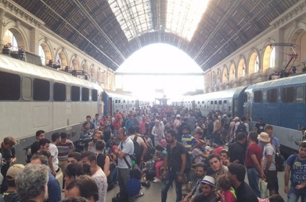Из-за мигрантов Будапешт не пускает международные поезда