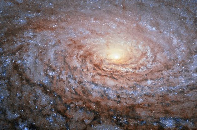 Телескоп "Хаббл" сделал фото космического "Подсолнуха"