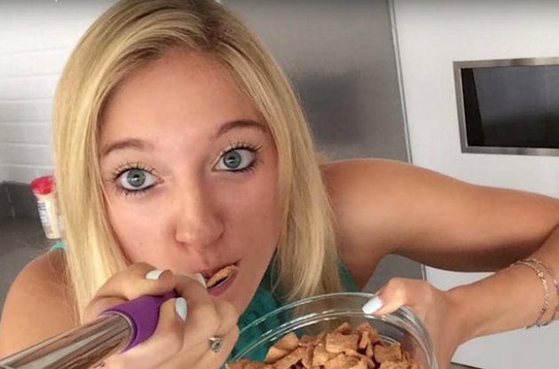 Довжина селфі-ложки в розкладеному стані досягає 76 сантиметрів