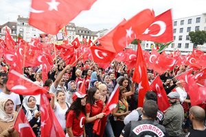 У Туреччині на антитерористичний мітинг вийшли 100 тисяч осіб