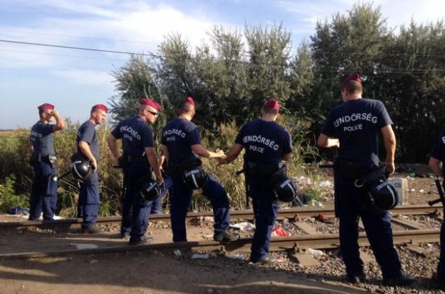 Границу Венгрии будет охранять армия