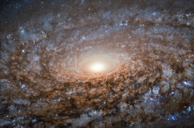 Телескоп "Хаббл" сделал фото "шерстистой" галактики