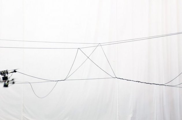 Ученые использовали дронов для строительства моста