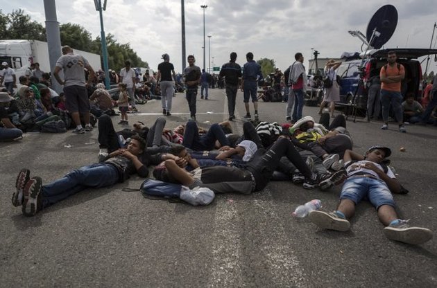 ООН заявляє про прибуття 8 тисяч біженців в Європу щодня