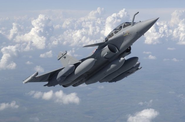 Французская авиация нанесла первые удары по ИГ в Сирии