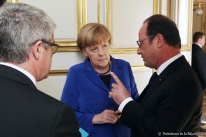 Меркель заявила о парижских гарантиях в реализации минских договоренностей