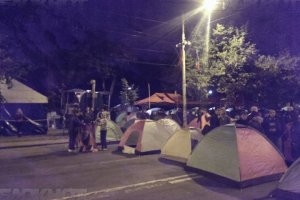 В Кишиневе протестующие запустили "план Б" - палатками перекрыли центр города
