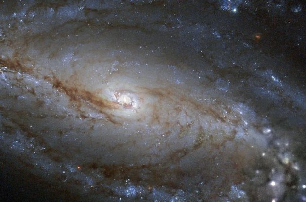 Hubble передал снимок необычной спиральной галактики