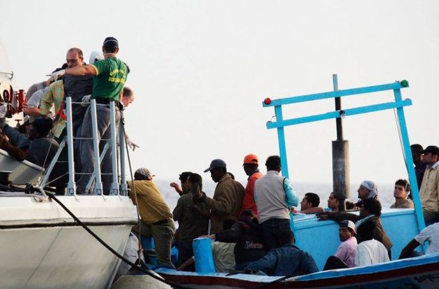 Теперь суда перевозчиков могут на законных основаниях быть перехвачены в нейтральных водах у берегов Ливии, а их владельцы - арестованы