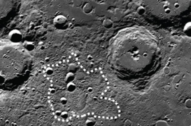 Планетологи обнаружили огромный вулканический курган на южном полюсе Луны