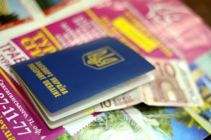 Польша значительно увеличила выдачу многолетних виз для украинцев