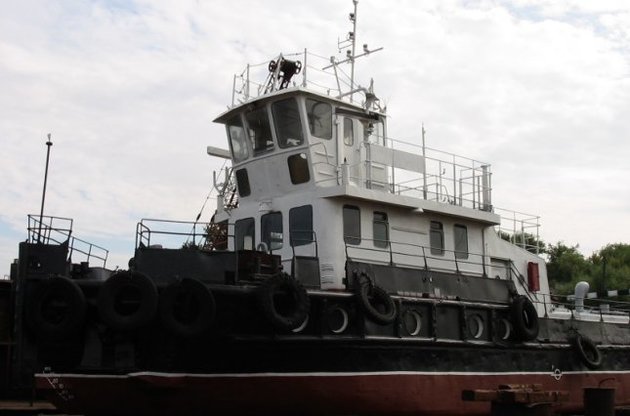 Возле Триполья загорелся буксирный теплоход